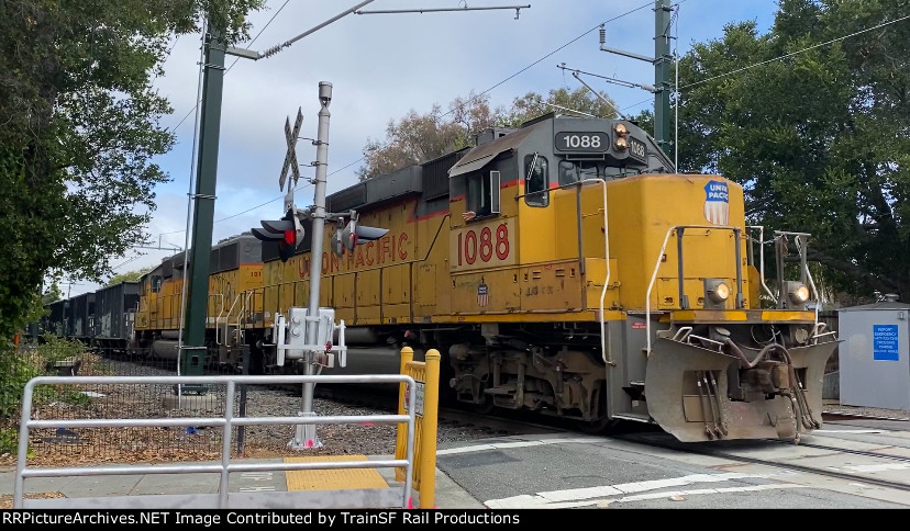 UP 1088 Leads the LSF51 03 